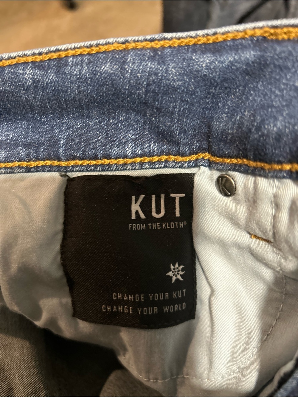 Kut from the Kloth Women's Medium Dark Blue Flare Jeans Size 6 waist 16 - Picture 6 of 8